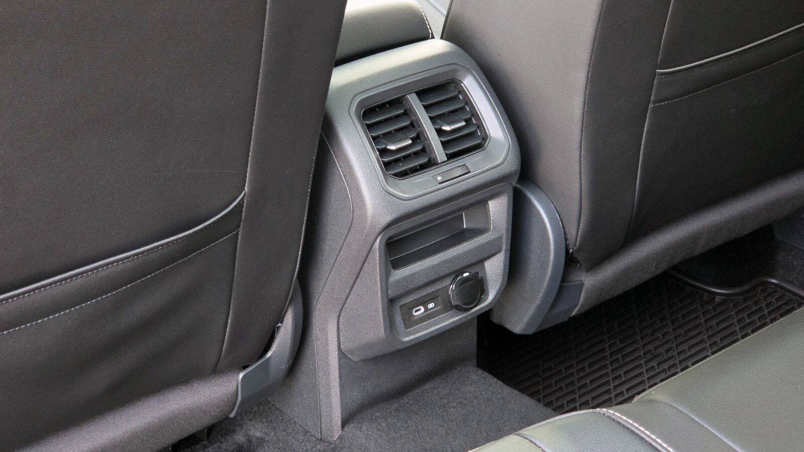 Used 2023 Volkswagen Tiguan SE R-Line AWD/4WD image 49