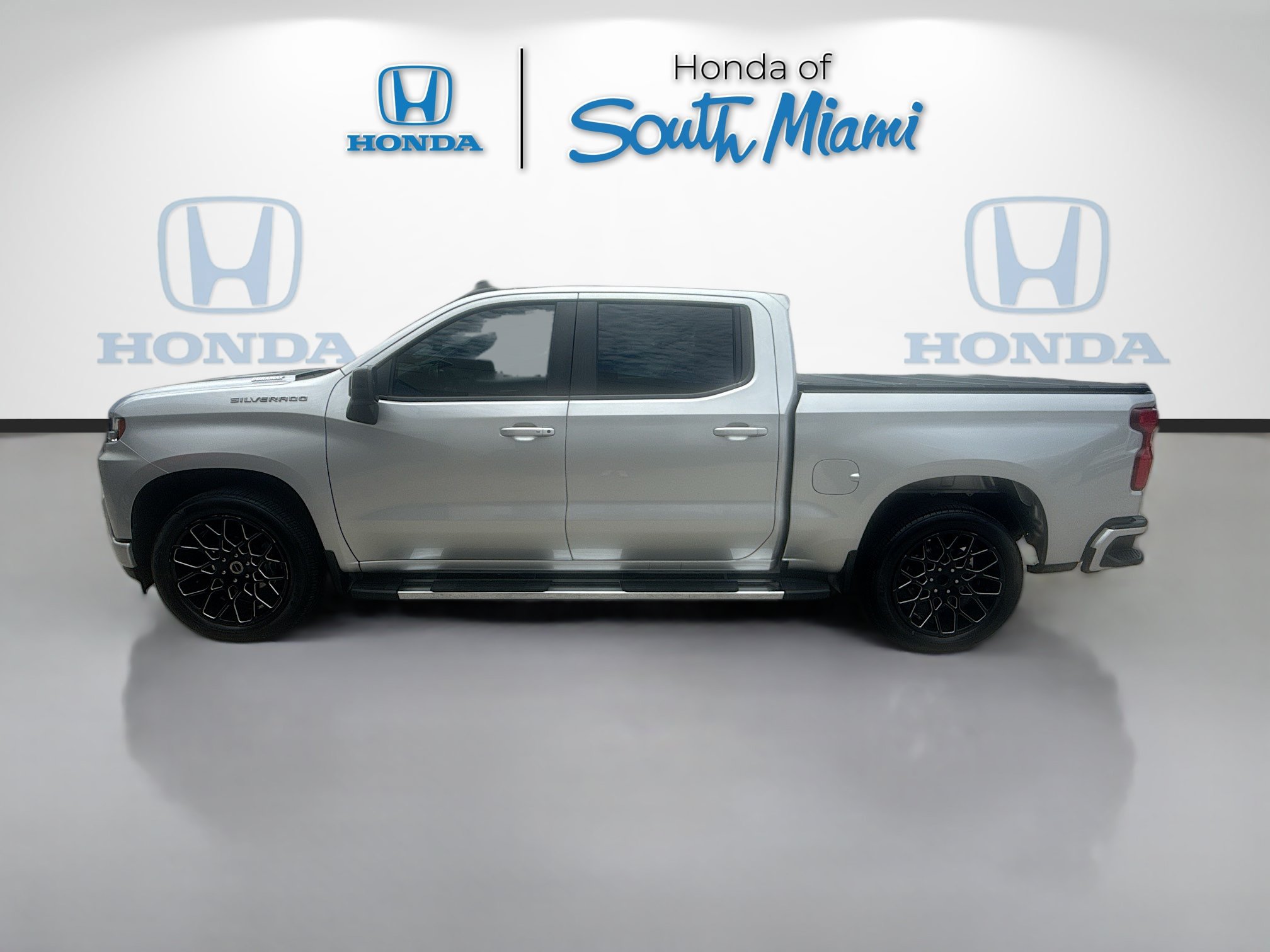 Used 2022 Chevrolet Silverado 1500 RST RWD image 4