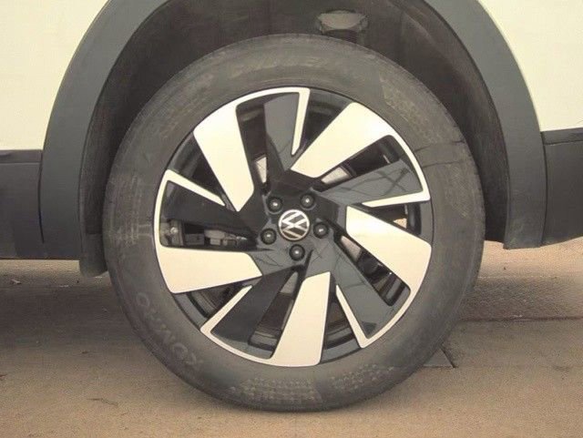 Used 2025 Volkswagen Atlas Cross Sport SE image 21