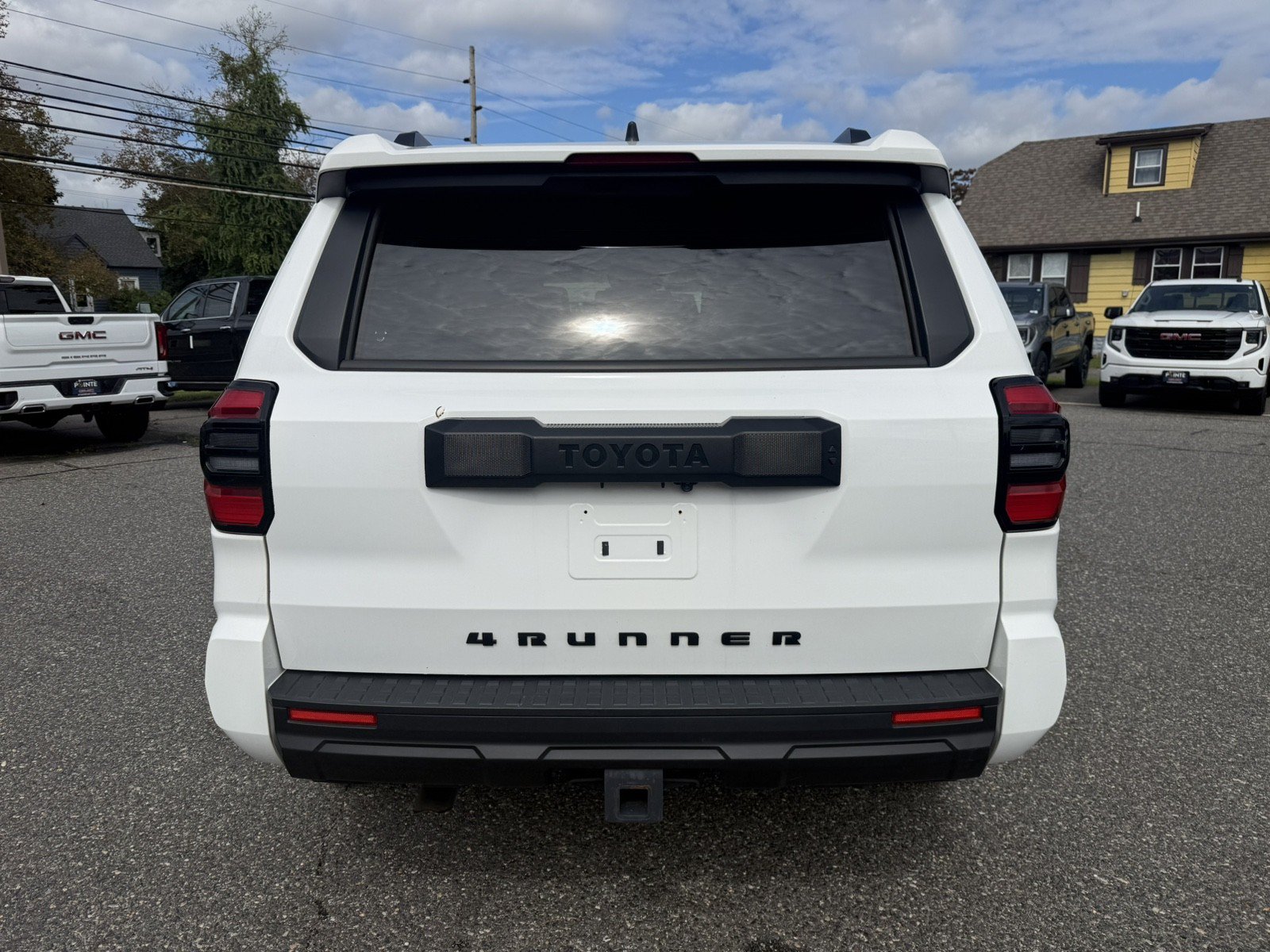 Used 2025 Toyota 4Runner SR5 AWD/4WD image 4