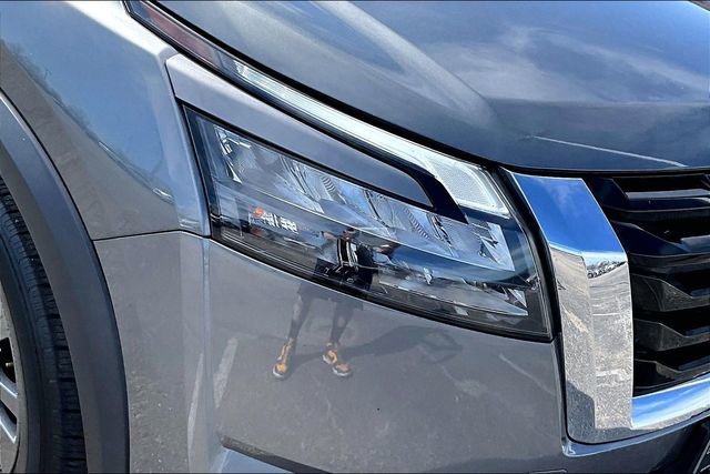 Used 2024 Nissan Pathfinder SV image 32