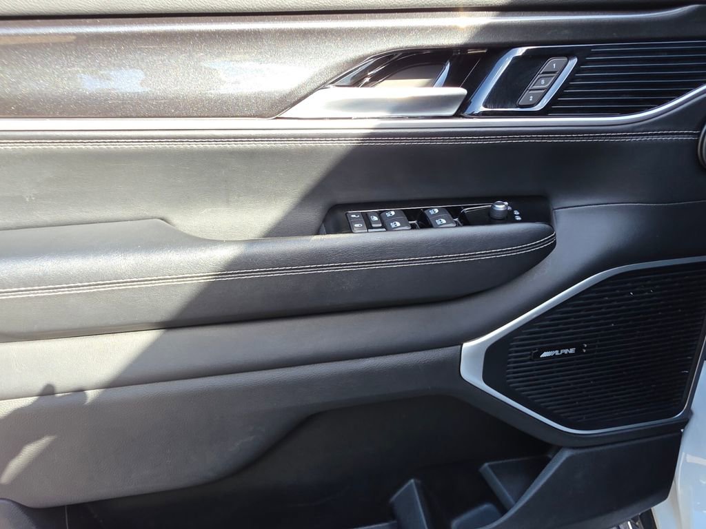 Used 2022 Jeep Wagoneer Series I AWD/4WD image 29