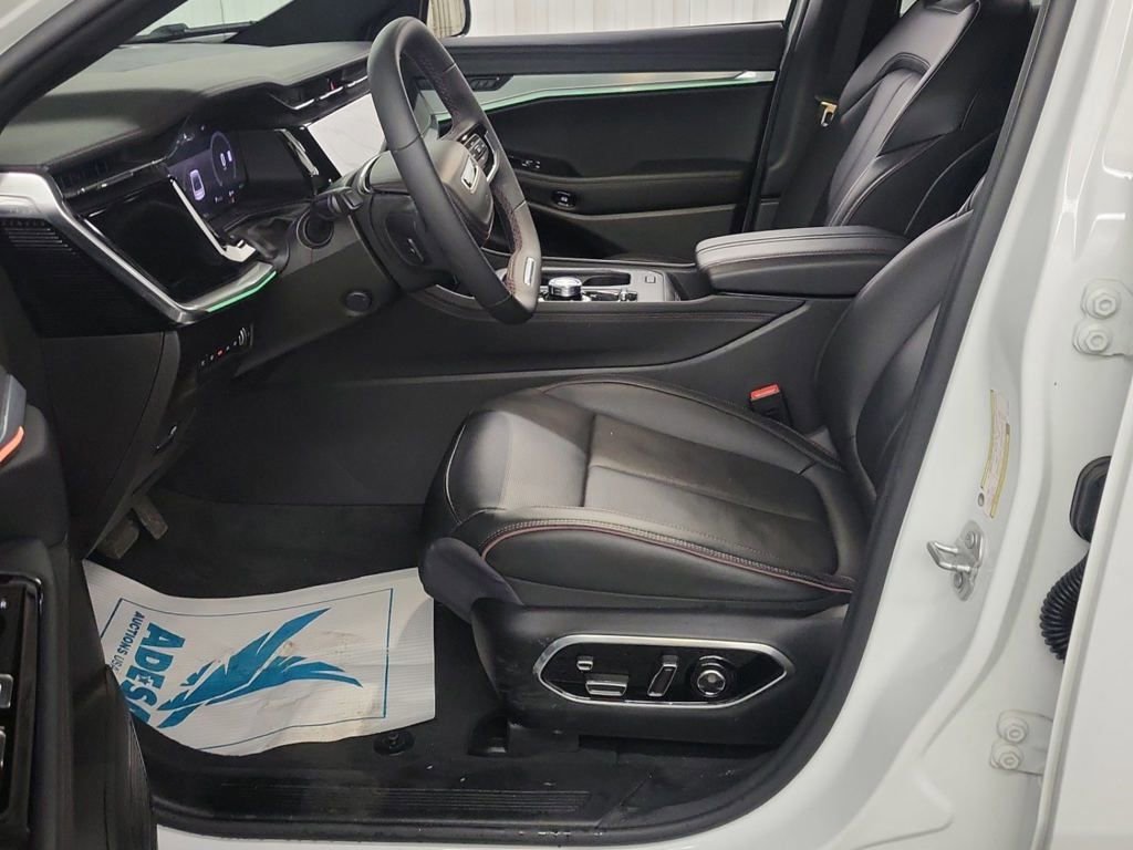 Used 2024 Jeep Wagoneer Launch Edition image 8