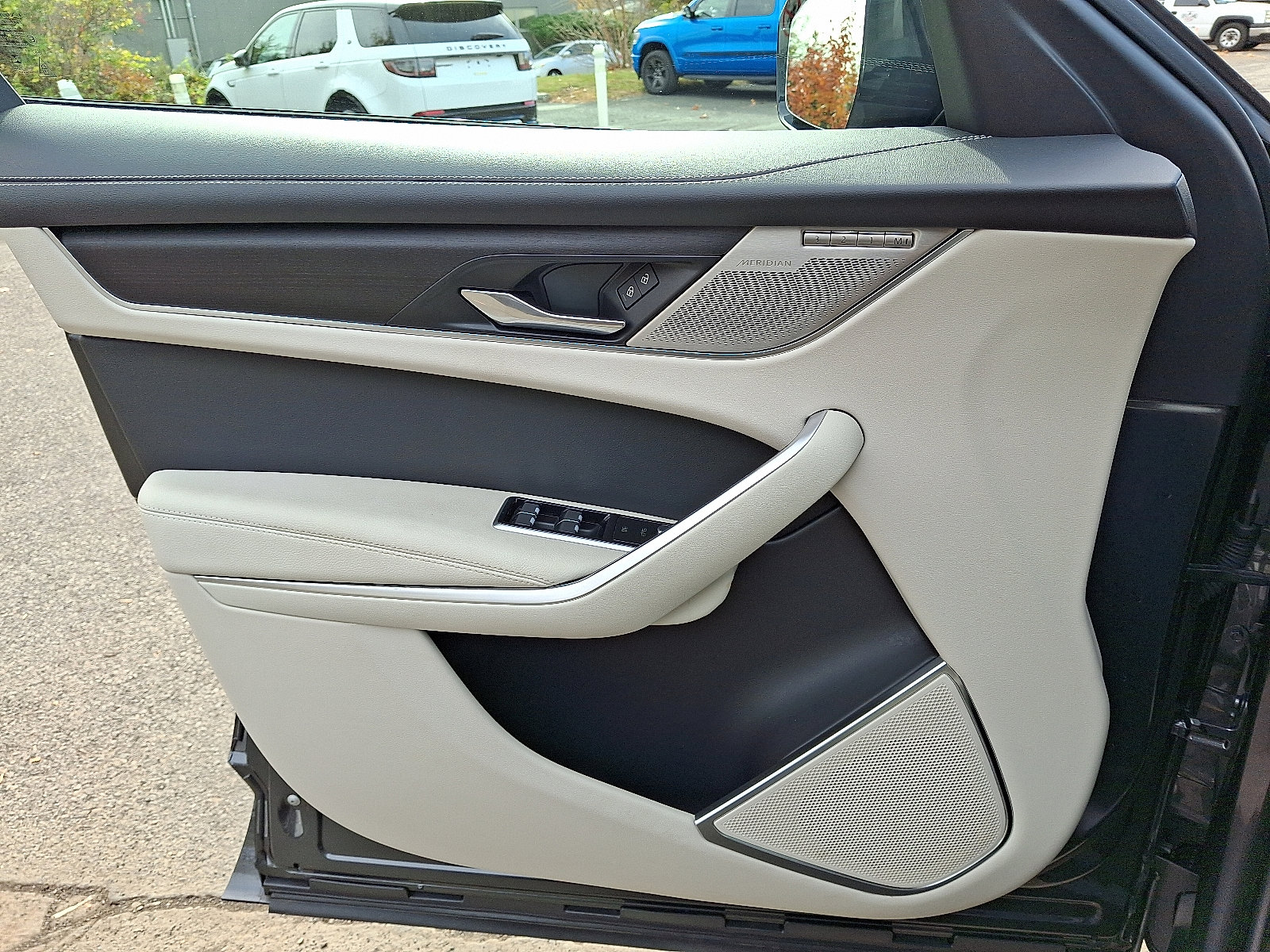 Used 2026 Jaguar F-PACE R-Dynamic S image 9