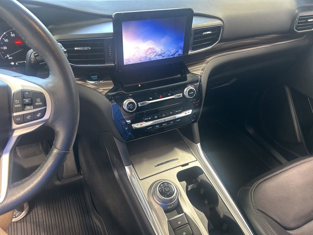 Used 2023 Ford Explorer Limited w/ Equipment Group 301A AWD/4WD image 5