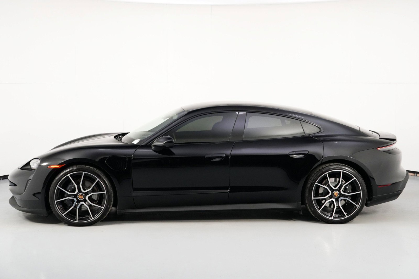 Used 2023 Porsche Taycan w/ Premium Package image 51