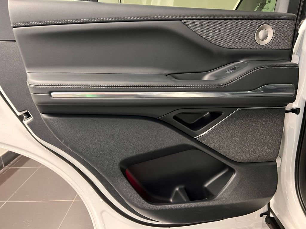 Used 2025 Lincoln Navigator Reserve w/ Jet Appearance Package image 41