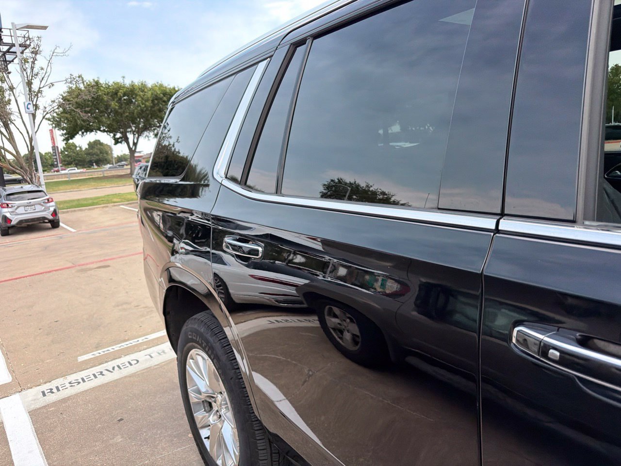 Used 2021 Chevrolet Tahoe Premier w/ Premium Package RWD image 8