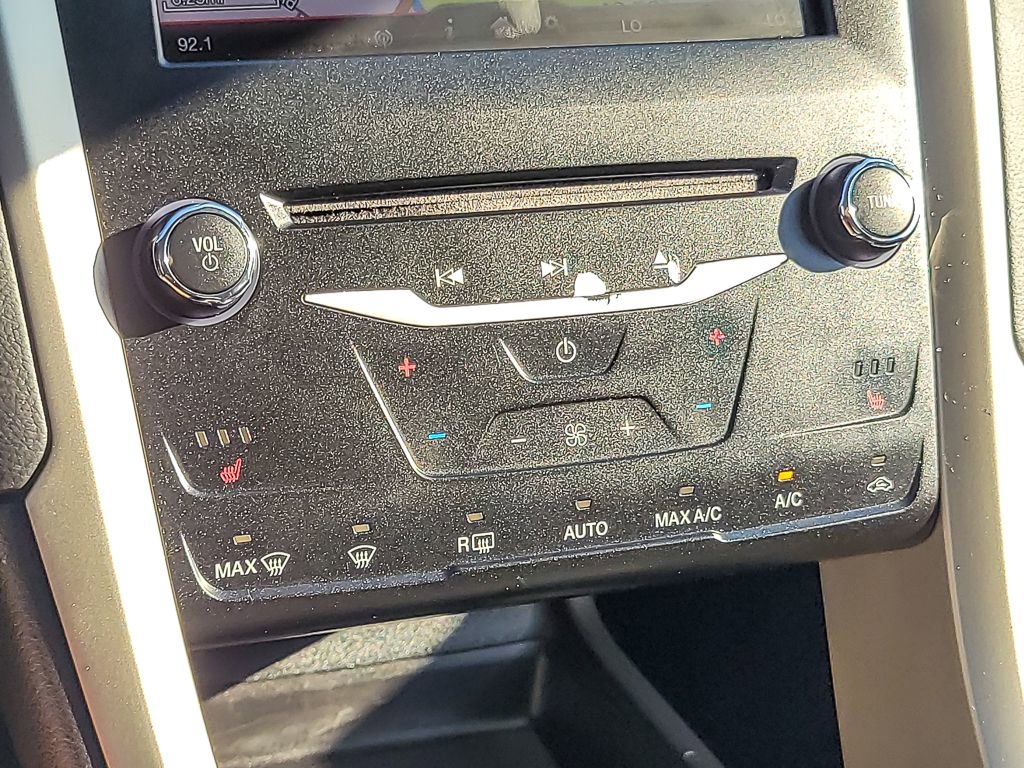 Used 2014 Ford Fusion SE w/ Equipment Group 202A image 15