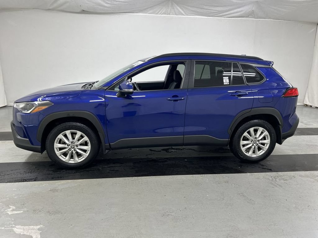 Used 2024 Toyota Corolla Cross LE w/ Moonroof Package AWD/4WD image 6