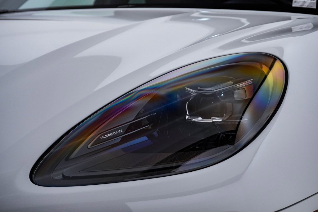 Certified 2025 Porsche Macan image 7