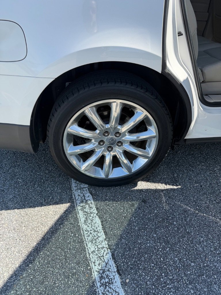 Used 2010 Lincoln MKT 2WD image 20