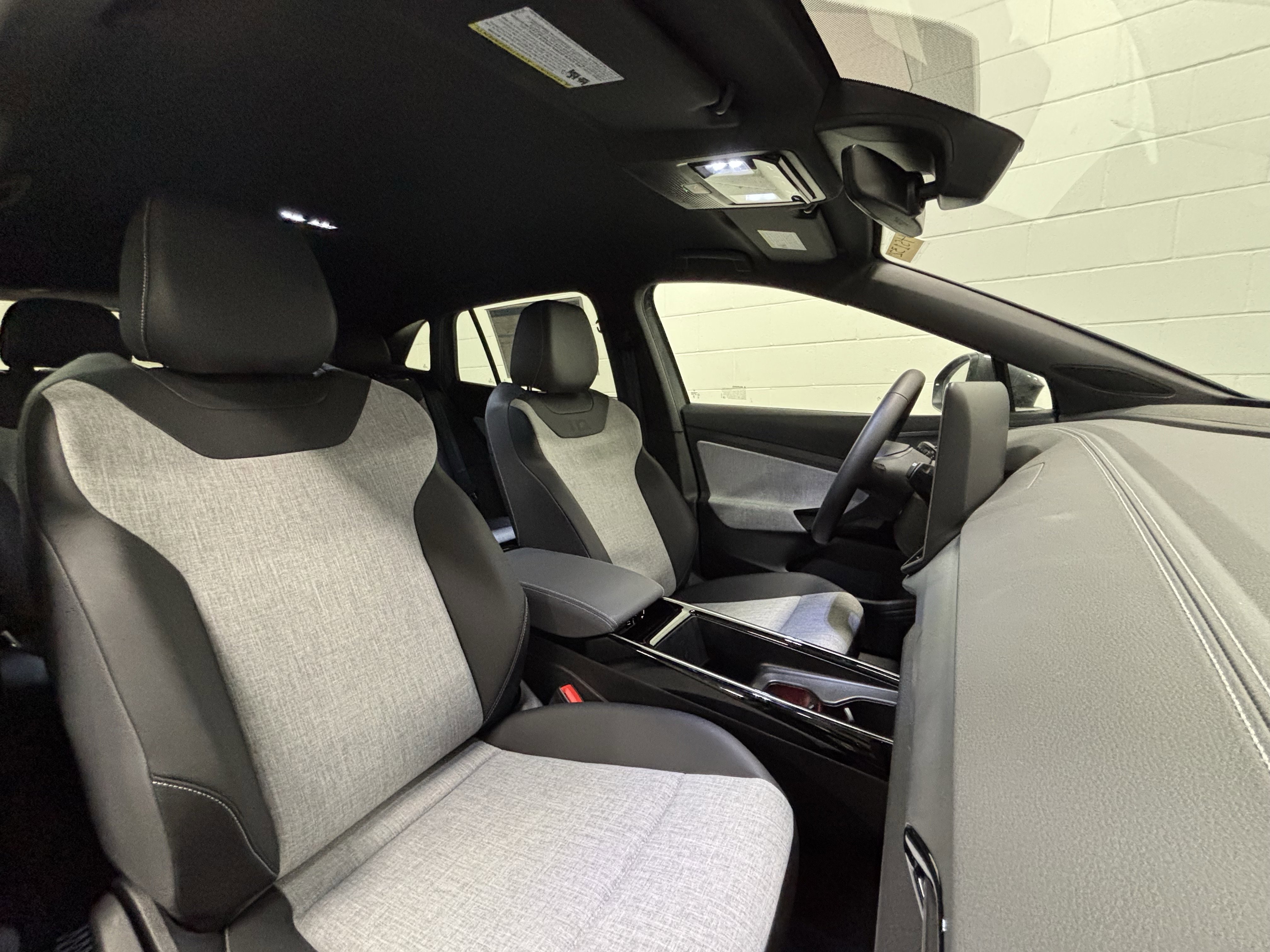 New 2025 Volkswagen ID.4 Pro image 13