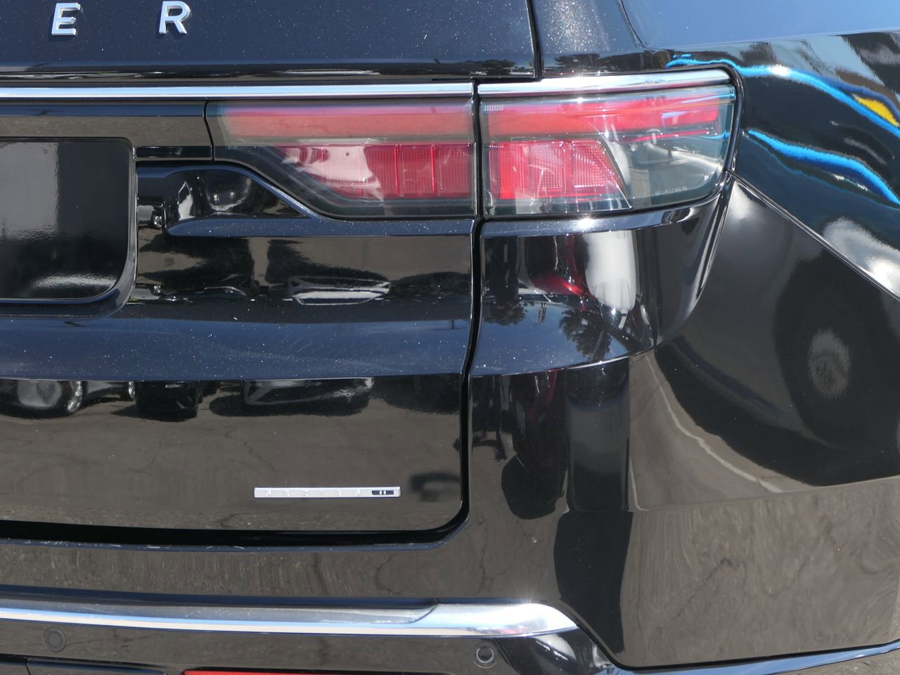 Used 2024 Jeep Wagoneer L Series II image 4