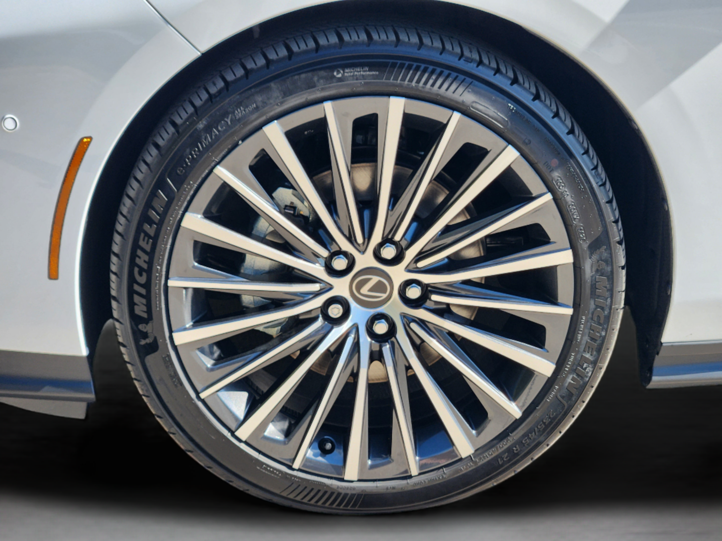 New 2026 Lexus ES 350e FWD image 5