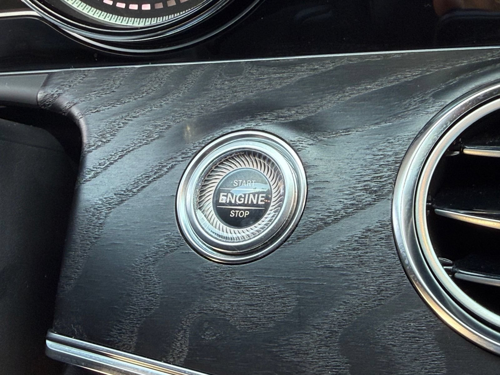 Used 2019 Mercedes-Benz E 300 image 34