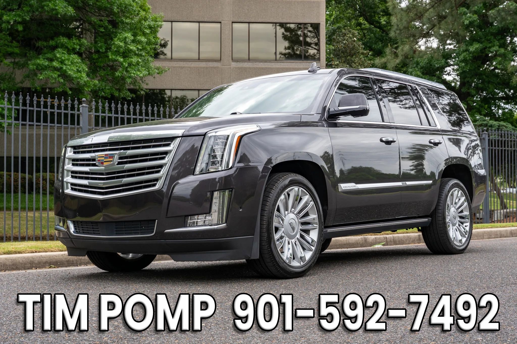 Used 2018 Cadillac Escalade Platinum AWD/4WD image 1