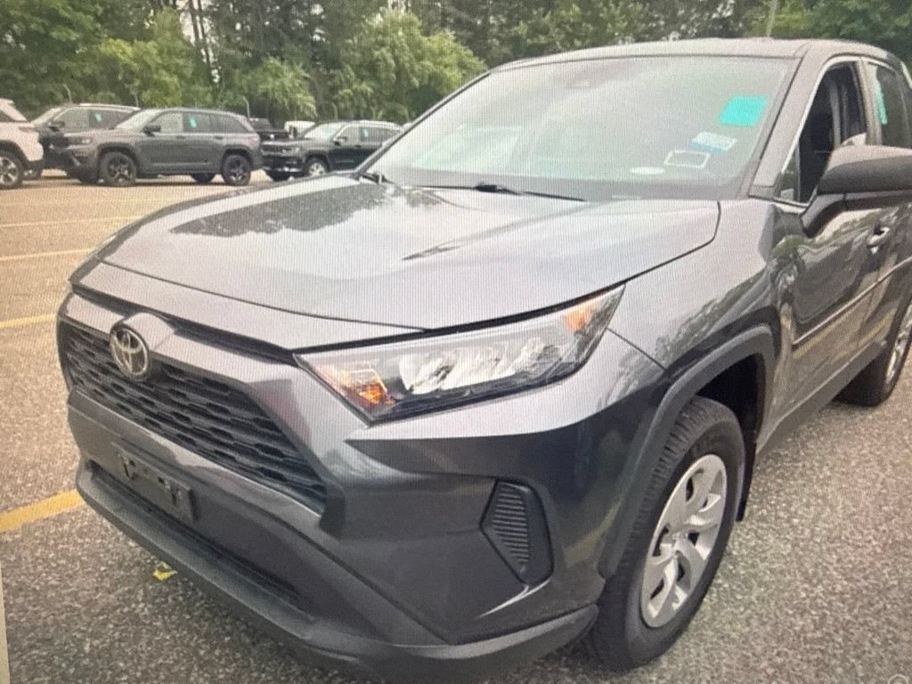 Used 2022 Toyota RAV4 LE AWD/4WD image 2