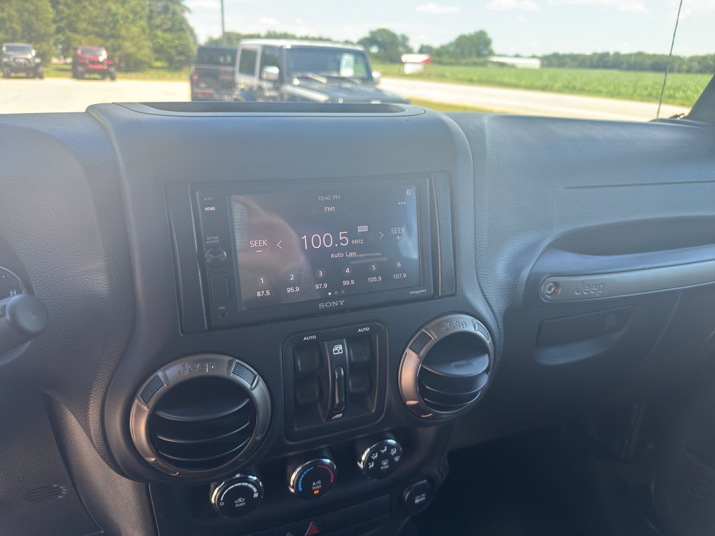 Used 2018 Jeep Wrangler Unlimited Sport AWD/4WD image 26