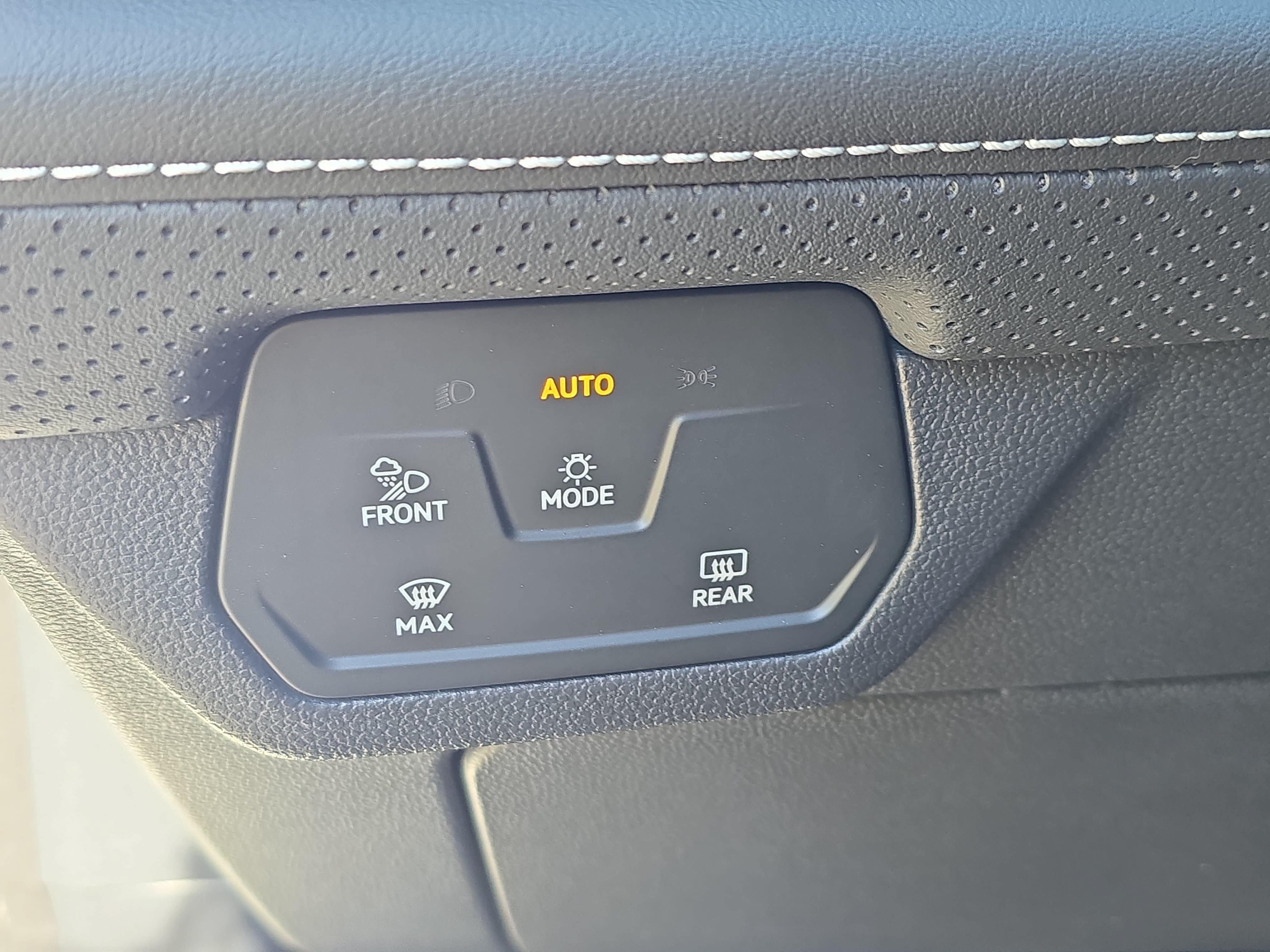 New 2026 Volkswagen Atlas SE FWD image 24