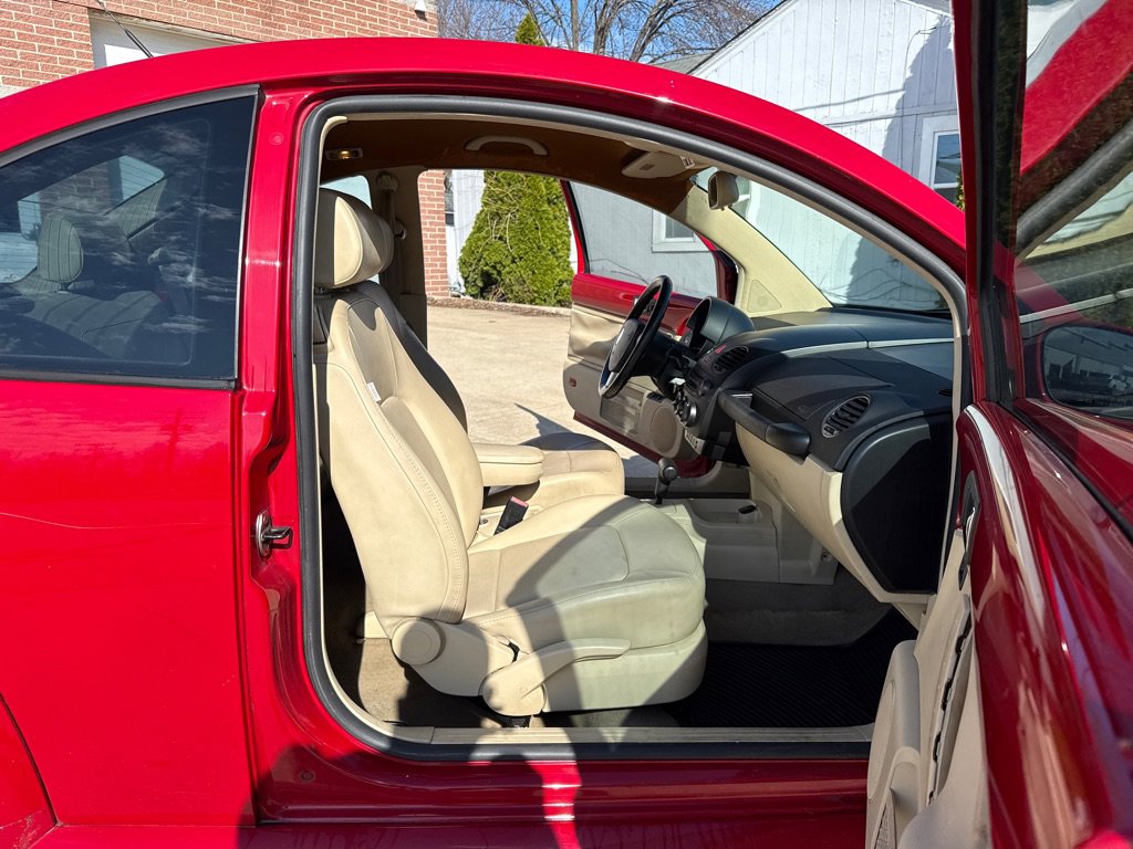 Used 2009 Volkswagen Beetle S image 10