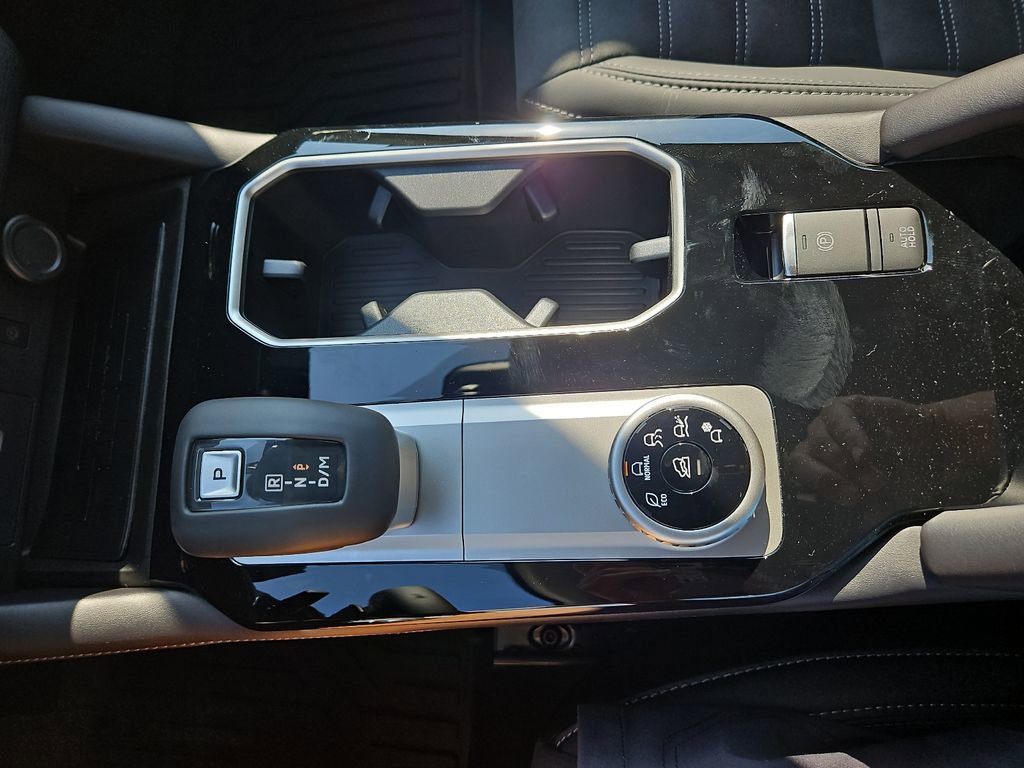 New 2025 Mitsubishi Outlander SE image 29