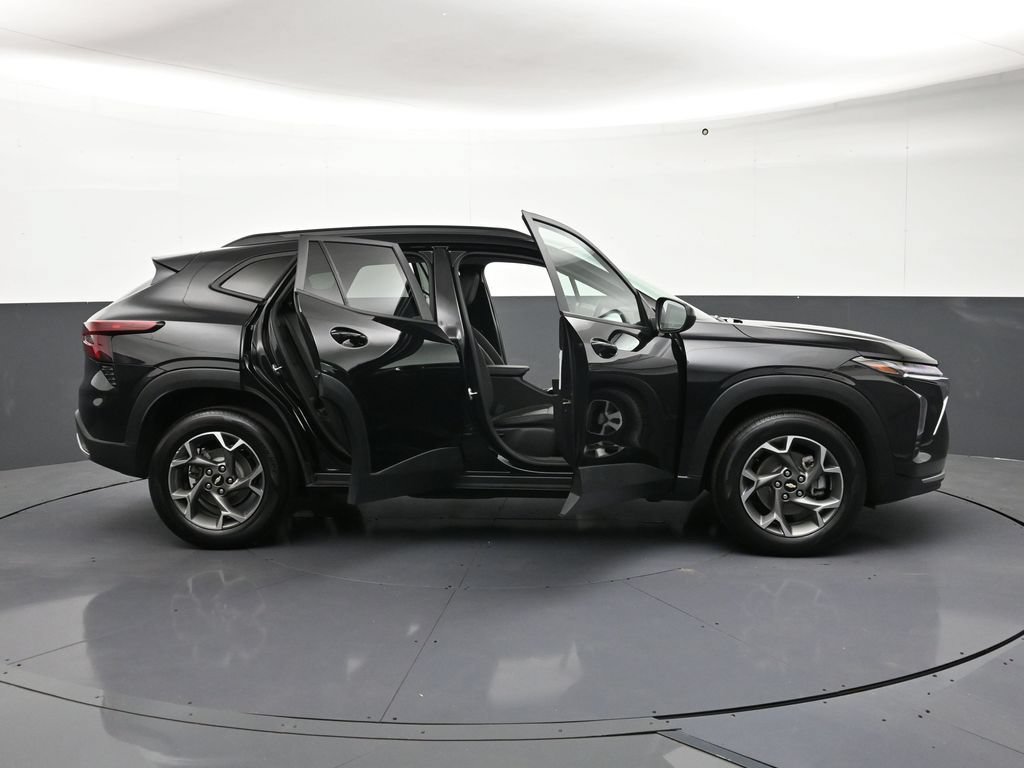 Used 2024 Chevrolet Trax LT FWD image 33