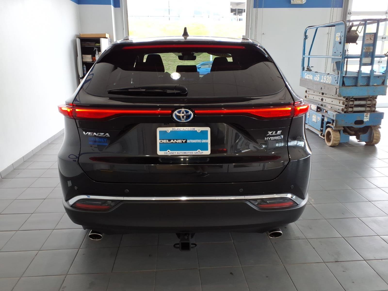 Used 2021 Toyota Venza XLE w/ Softex Package image 6