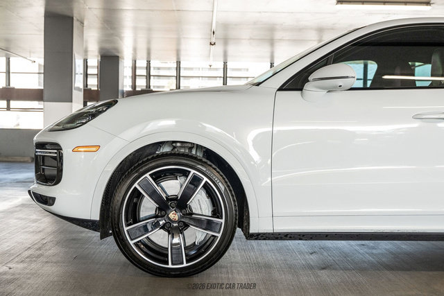 Used 2023 Porsche Cayenne Turbo AWD/4WD image 4