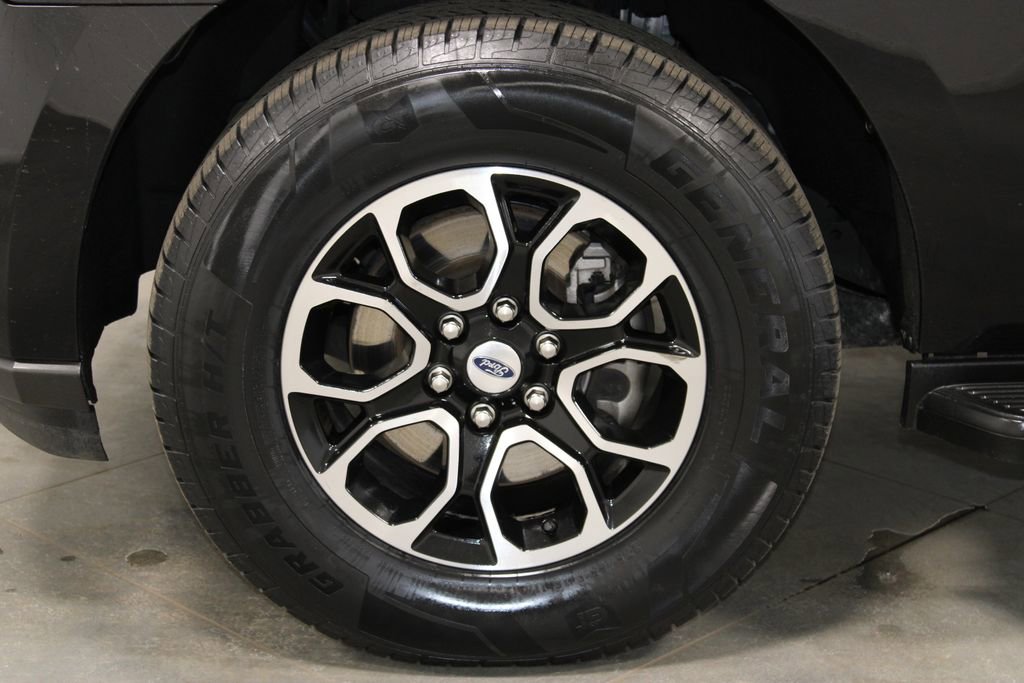 Used 2024 Ford Expedition Max XLT image 19