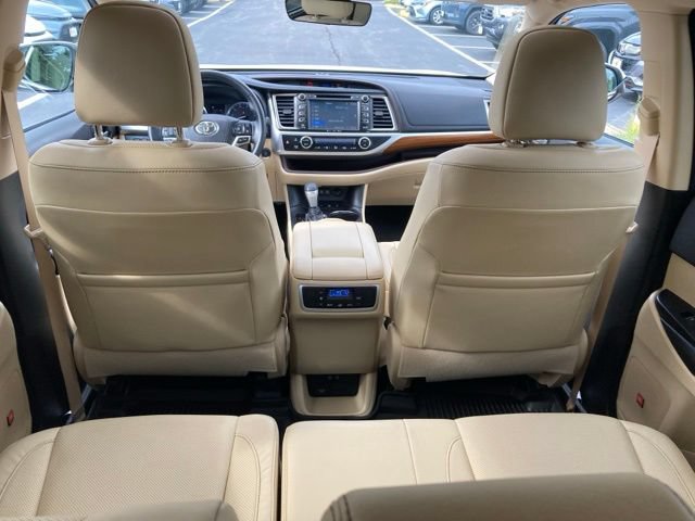 Used 2017 Toyota Highlander Limited AWD/4WD image 25