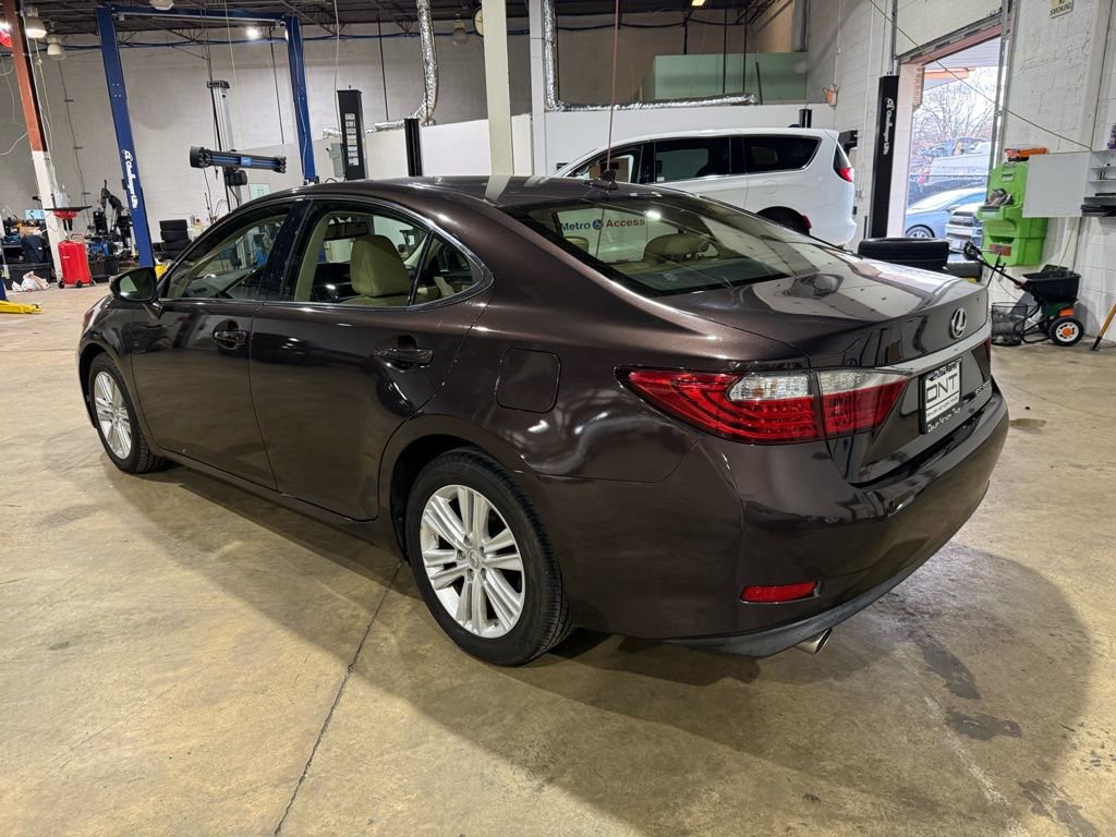 Used 2013 Lexus ES 350 w/ Premium Pkg image 4