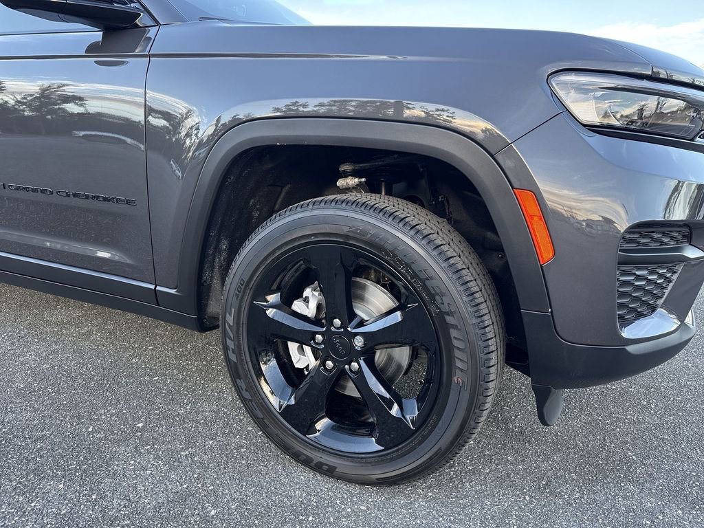 New 2025 Jeep Grand Cherokee Altitude image 10