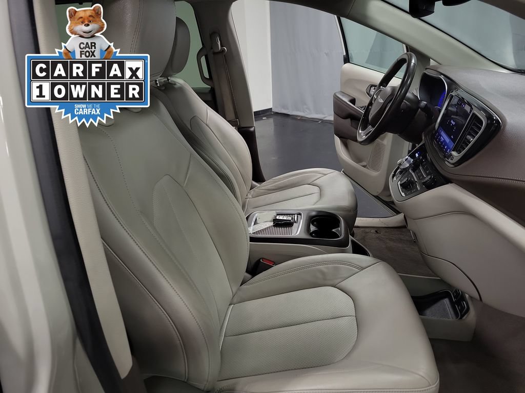 Used 2021 Chrysler Pacifica Touring-L FWD image 22