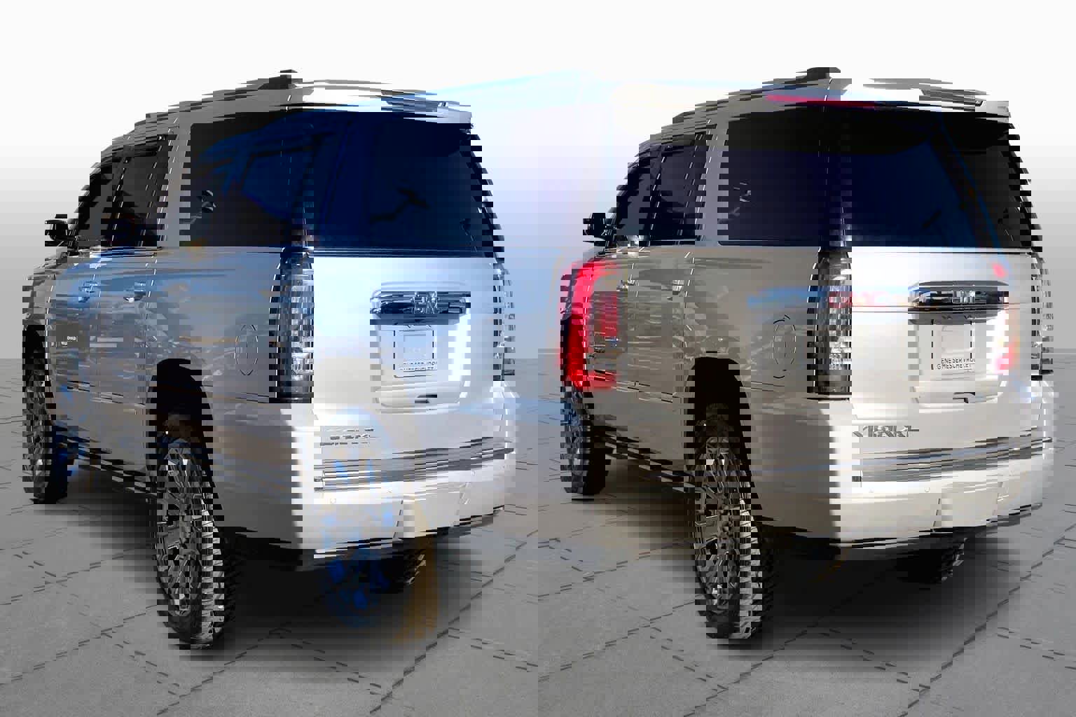 Used 2019 GMC Yukon XL Denali w/ Open Road Package image 11