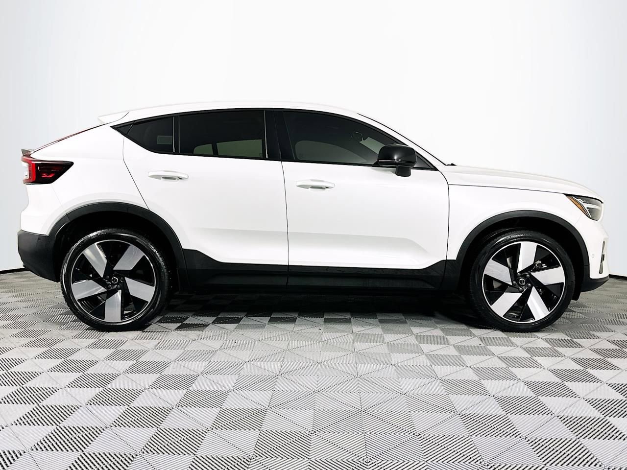 Used 2023 Volvo C40 P8 Recharge Ultimate image 7