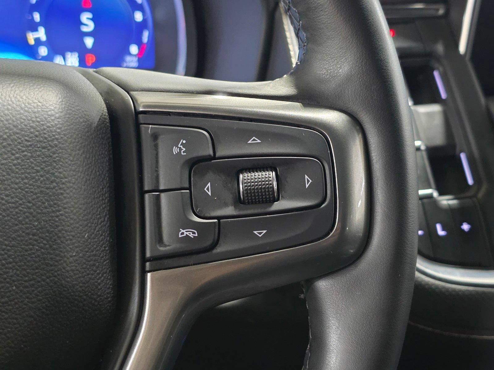 Used 2023 Chevrolet Tahoe Premier AWD/4WD image 35