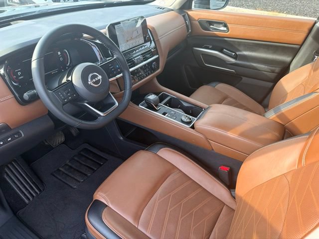 Used 2025 Nissan Pathfinder Platinum w/ Cargo Package AWD/4WD image 12