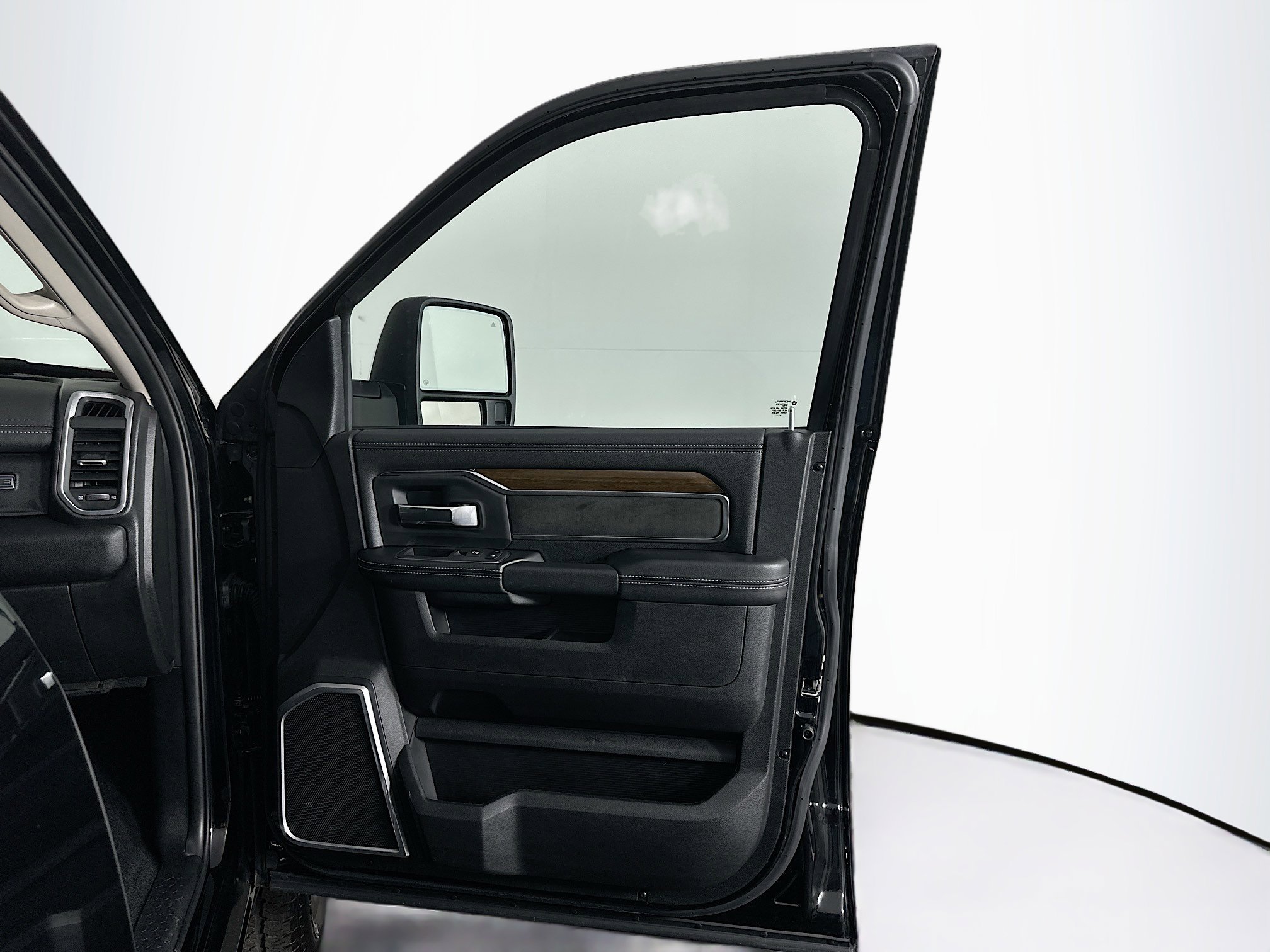 Used 2024 RAM 2500 Laramie w/ Safety Group image 33