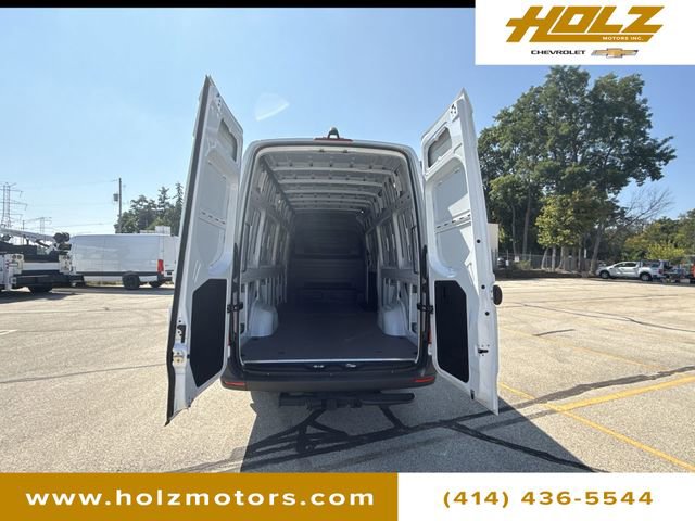 Used 2025 Mercedes-Benz Sprinter 2500 image 22