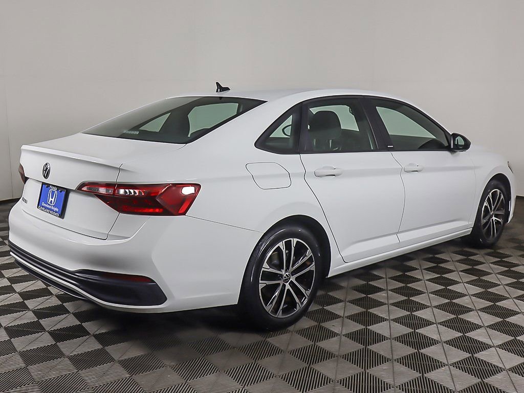 Used 2023 Volkswagen Jetta Sport image 7