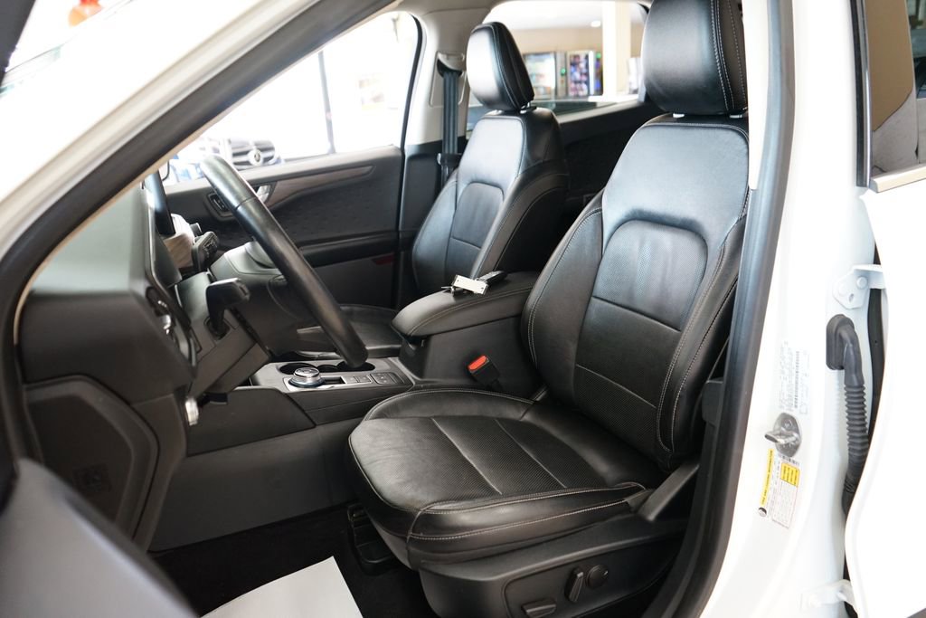 Used 2020 Ford Escape Titanium image 2