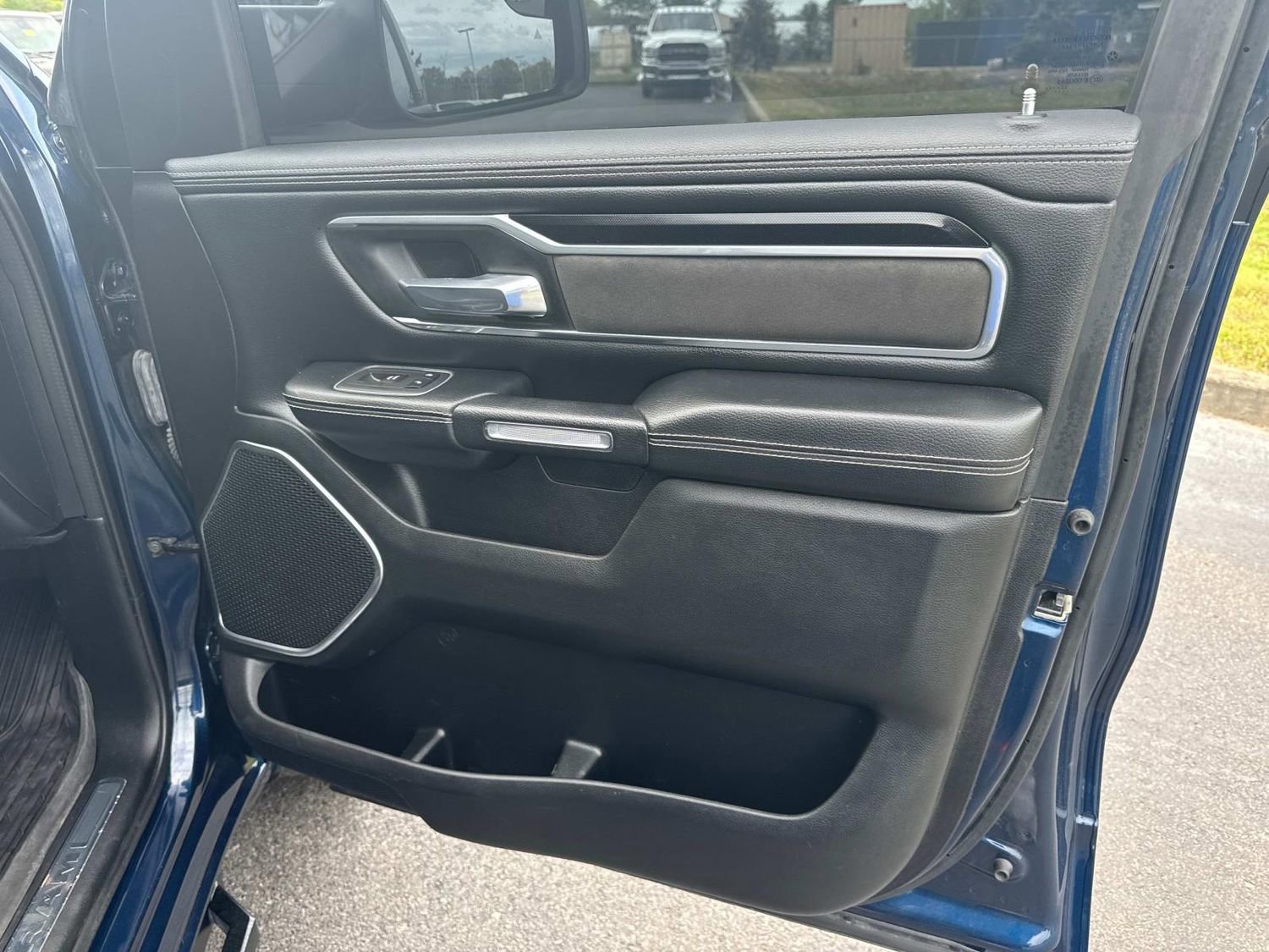 Used 2022 RAM 1500 Laramie w/ Sport Appearance Package AWD/4WD image 21