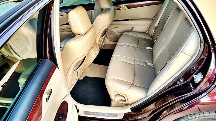 Used 2011 Toyota Avalon FWD image 17
