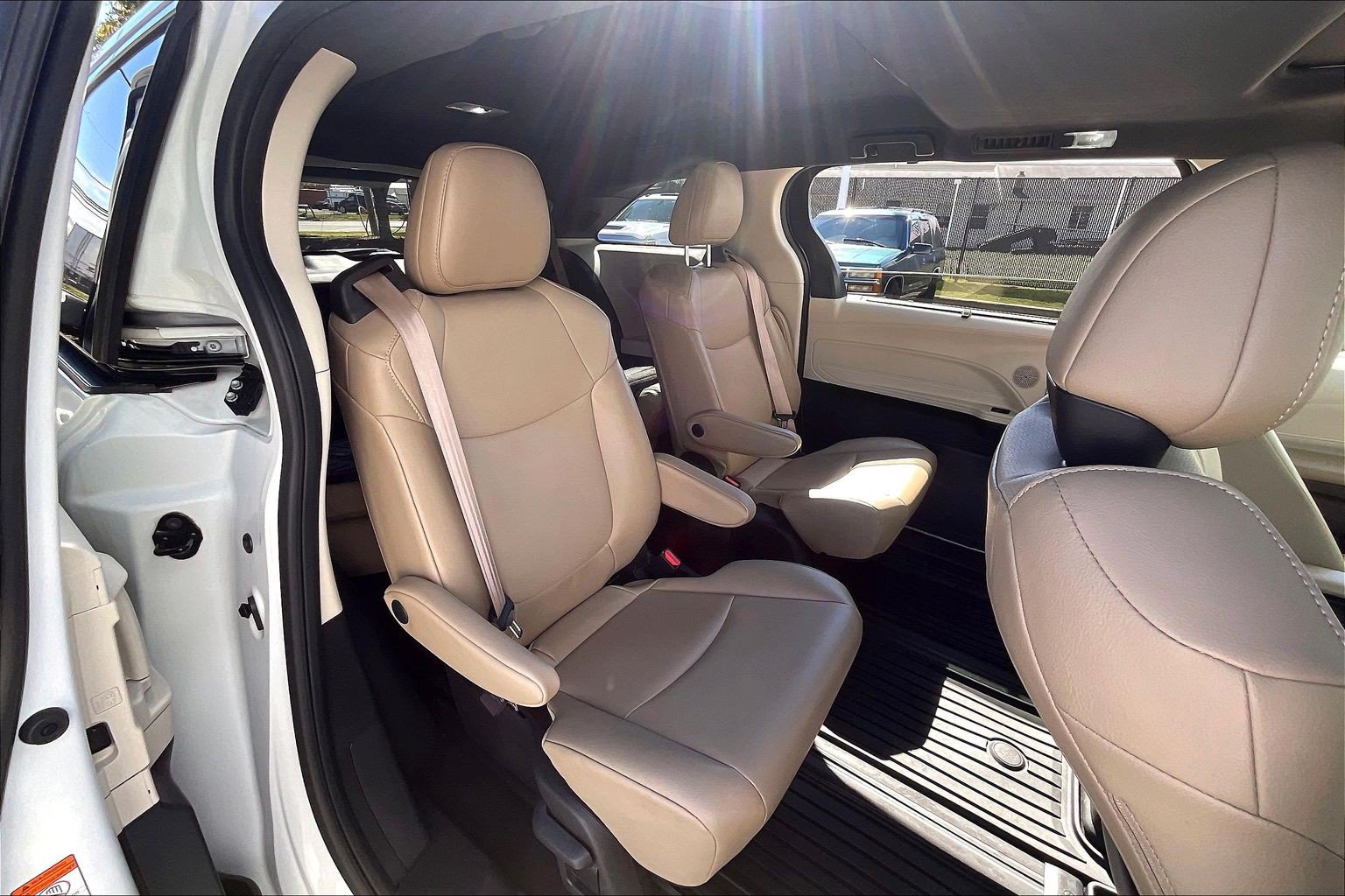 Used 2021 Toyota Sienna XLE w/ XLE Plus Package AWD/4WD image 32