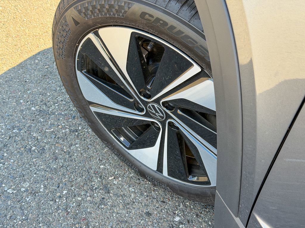 New 2026 Volkswagen Taos SE image 10