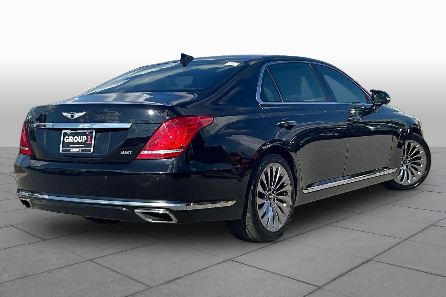 Used 2018 Genesis G90 3.3T Premium RWD image 13