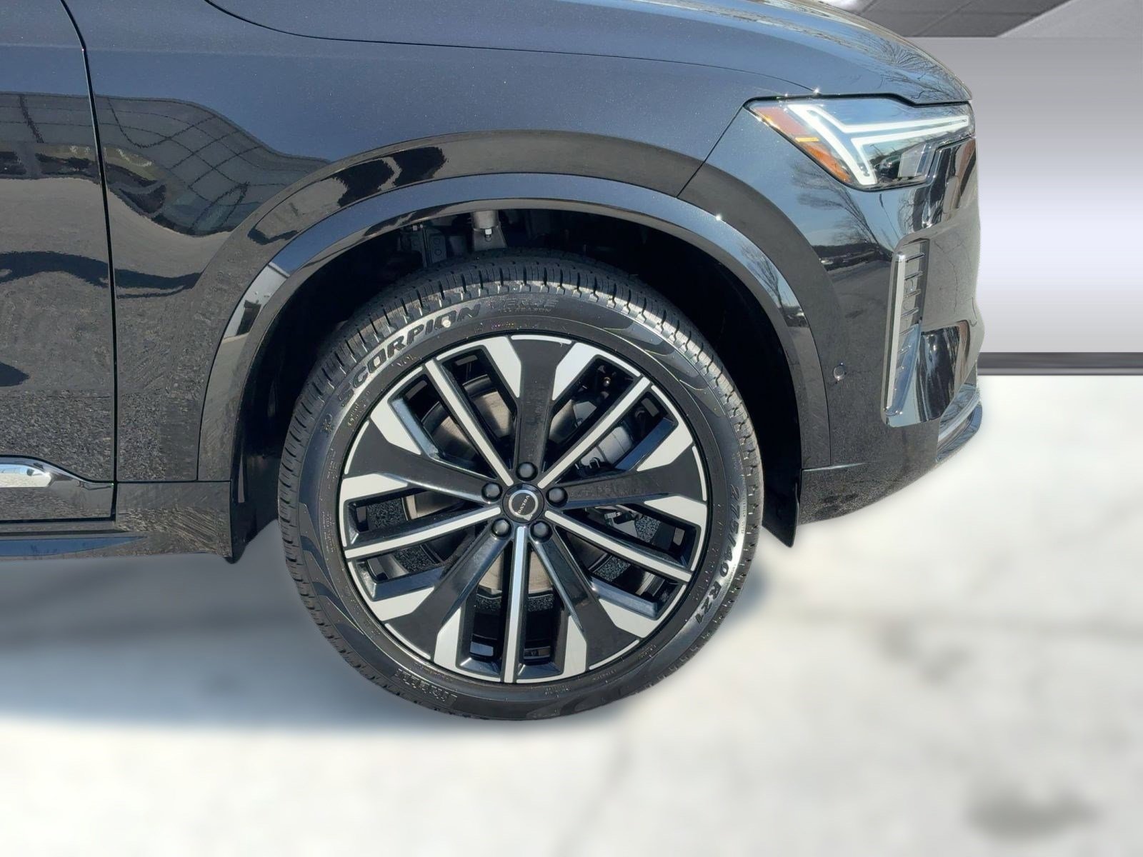 New 2026 Volvo XC90 B6 Ultra w/ Protection Package image 12