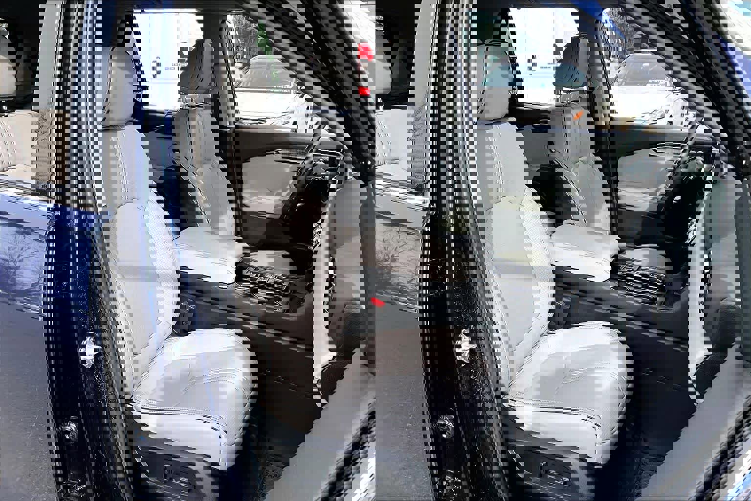 Used 2023 Honda Pilot Elite image 9