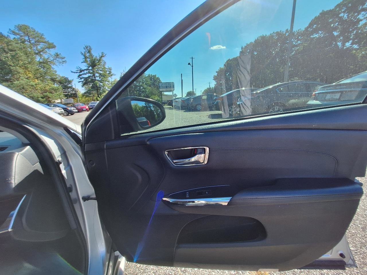 Used 2015 Toyota Avalon XLE Touring FWD image 28